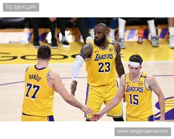 湖人新赛季阵容亮相詹姆斯状态回暖球队目标直指总冠军