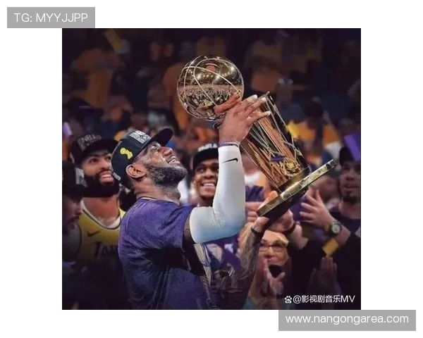 湖人队新赛季阵容调整引关注 詹姆斯与戴维斯肩负重任拼搏总冠军